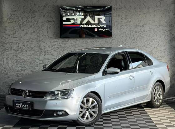 VOLKSWAGEN JETTA 2.0 COMFORTLINE FLEX 4P MANUAL